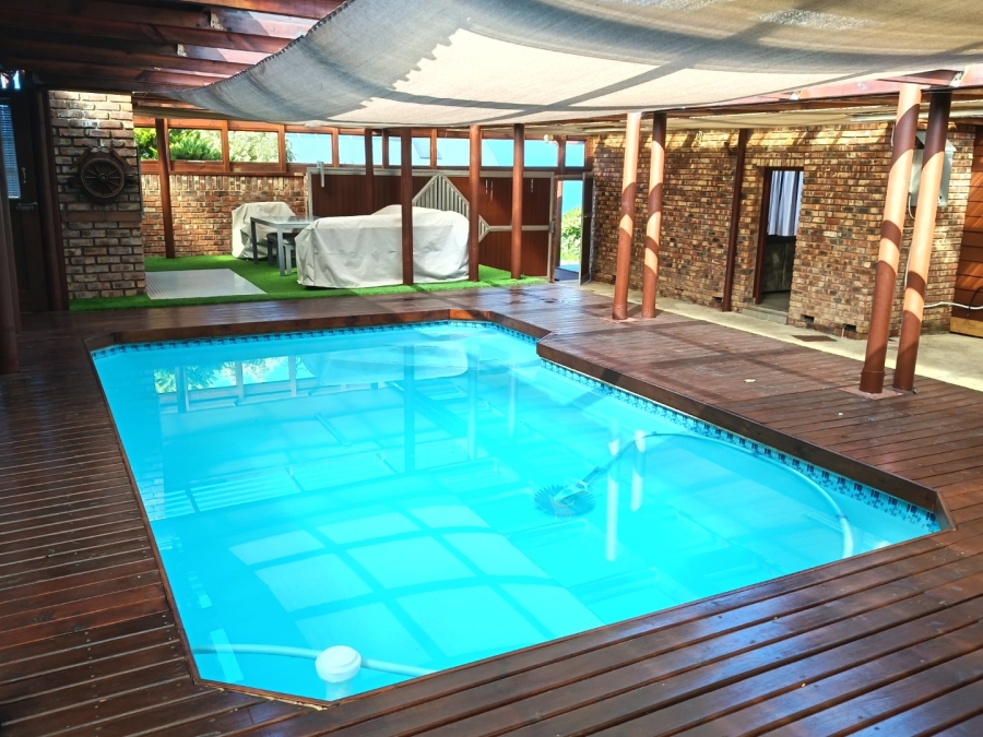 4 Bedroom Property for Sale in Herolds Bay Western Cape